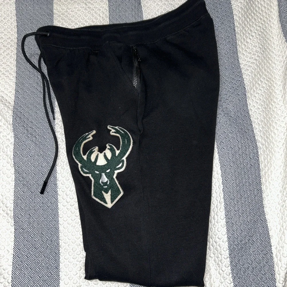 Milwaukee Bucks Sweatpants NBA Classic‎ Mens Jogger Size Small S Black